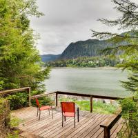 Juneau Vacation Home Stunning View and Beach Access, hotel cerca de Aeropuerto de Hoonah - HNH, Mendenhaven