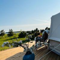 Pädaste Aerga Sunrise Glamping、Pädasteのホテル