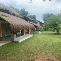 Web of Life Resort Wasgamuwa、Talakolawelaのホテル