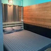 โรงแรมคุ้มเดช - KoomDech Hotel, Hotel in Sattahip