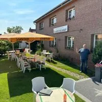 Landhotel & Restaurant "Fahrenkamp", hotel in Röwitz