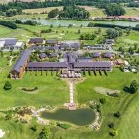 Jiva Hill Resort - Genève, hotel di Crozet