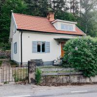 Charming house with wood stove near lake