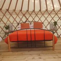 The Lawn Yurt, hotel em Tullow