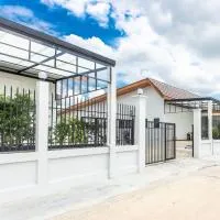 Tonsoi Hathairat – hotel w mieście Lam Luk Ka