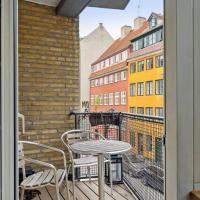Great central apartment walking distance to metro, hotel din Christianshavn, Copenhaga