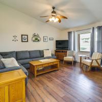 Single-Story Webb City Home with Deck and Gas Grill!, hotel poblíž Joplin Regional - JLN, Joplin