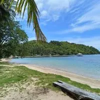 NATUA'S BEACH RESORT, hotel i Liminangcong