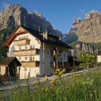 Piz Alpin B&B, hotel sa Colfosco