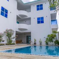 Surf House by Konalle，Gaafu Dhaalu AtollKooddoo Airport - GKK附近的飯店