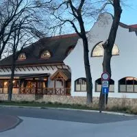 Kaštiel Boncz, hotel a Dvory nad Žitavou