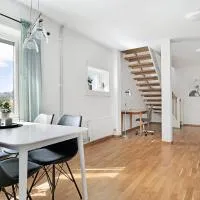 Guestly Homes - 3BR City Charm, hotel in Piteå