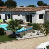 Très belle villa, 4 chambres, piscine et jacuzzi โรงแรมในรีฟดูซ์-ปลาจ