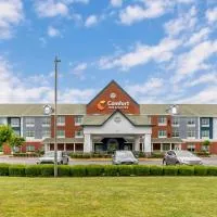 Comfort Inn & Suites Hampton near Coliseum，漢普頓的飯店