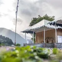 The Kamru Riverside Camps and Resorts, viešbutis mieste Sāngla