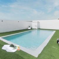 Magnificent villa: 2 private pools, BBQ, garden & parking. 13 per. In Padul