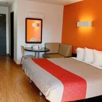 Motel 6-Regina, SK, hotel in Regina