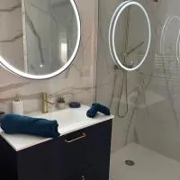 Appartement de charme 80m2, hotel in Givors