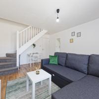 Comfortable Home in Kent, Sleeps 6 - Parking Available