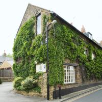 The Poplars Hotel, hotel en Moulton