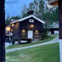 Stabburet på Gaarder / wifi og sauna, hotel in Baukål