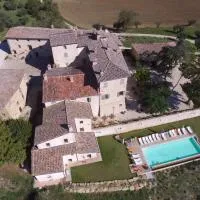 Borgo Colognola - Dimora Storica, hotel v destinaci Cenerente