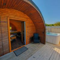 Pond View Pod with Hottub 2