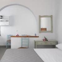 Firoa Studios, hotell i Donoussa