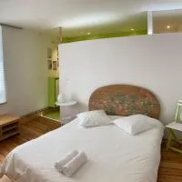 CHAMBRES D'HÔTES LA MADELEINE, hotel a Vienne-le-Château
