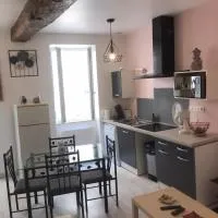 Maison chaleureuse au centre ville, готель у місті Нерак