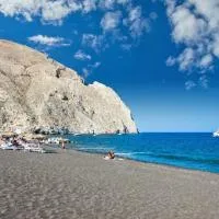 Santorini Seaside Retreat - Flora's Summer Escape