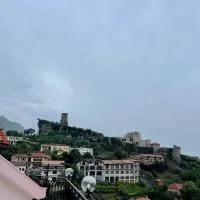 --HOTEL DEAL-- Rooms With Castle View, hotel a Krujë