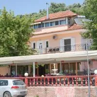 Cháni Milióni में, होटल Eri's House