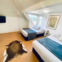 Penthouse studio with 2 double beds & smart TV. Great London Location