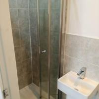 Ensuite Double-bed (E4) close to Burnley city ctr.