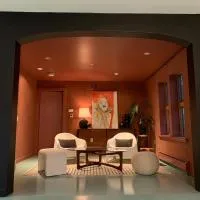 The Trail in Adams - Berkshires' Art Hotel, отель в Адамсе