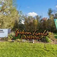 Yukon Trails Campground, hotel a Lyndon Station