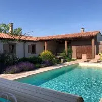 Viesnīca Villa d'architecte, 12 personnes, avec piscine pilsētā Faugères