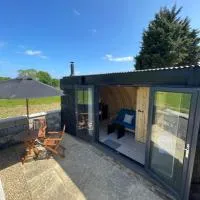 Henny Riverside Glamping, hotel v destinácii Sudbury