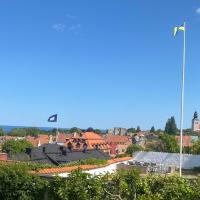 Trerummare med havsutsikt i Visby innerstad