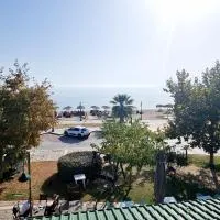 Sophia seaview suites & restaurant, готель у місті Неа-Врасна