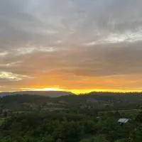 ภูคำฮ้อมคลิฟฟ์ลอดจ์ แอนด์ โฮมสเตย์ Phu come home cliff Lodge & Homestay, hotelli kohteessa Ban Phu Hi