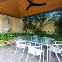 Beautiful 3BR Home with Patio BBQ in Subiaco, hotel in Subiaco, Perth