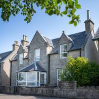 Seaview House - A Traditional Home by the Beach