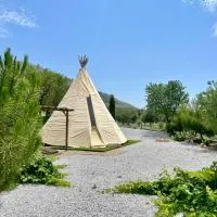 Boutique Teepee Sleeps 2 with Pool, hotel a Zújar