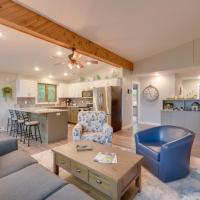Lakefront Osceola Vacation Rental - Dogs Welcome!, hotel poblíž New Richmond Regional - RNH, Osceola
