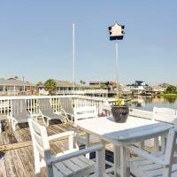 Jamaica Beach Home with Surrounding Water Views!, hotel u četvrti 'Jamaica Beach' u gradu 'Galveston'