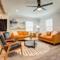 Casablanca Waco 5 mins from Baylor and Magnolia with Hot Tub,Firepit, Pet Friendly, hotel v destinácii Robinson