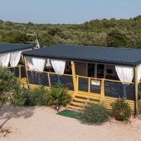 Beachhouse Smiley, hotel u gradu Tisno