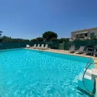 Les Oliviers, hotel u gradu Montanjak